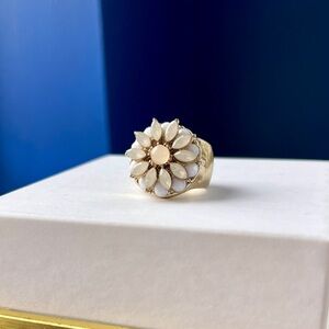 🪷Moonstone & Milk Glass Floral Cluster Ring, size 6.5